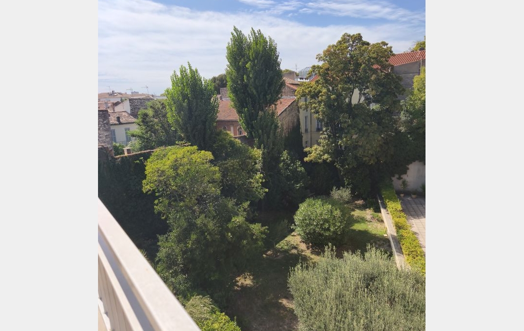 IMMOBILIER ET FINANCE : Apartment | NIMES (30000) | 94 m2 | 950 € 