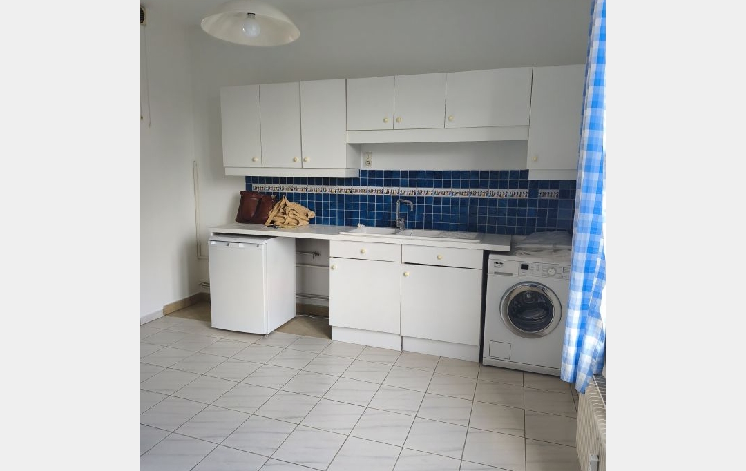 IMMOBILIER ET FINANCE : Apartment | NIMES (30000) | 94 m2 | 950 € 