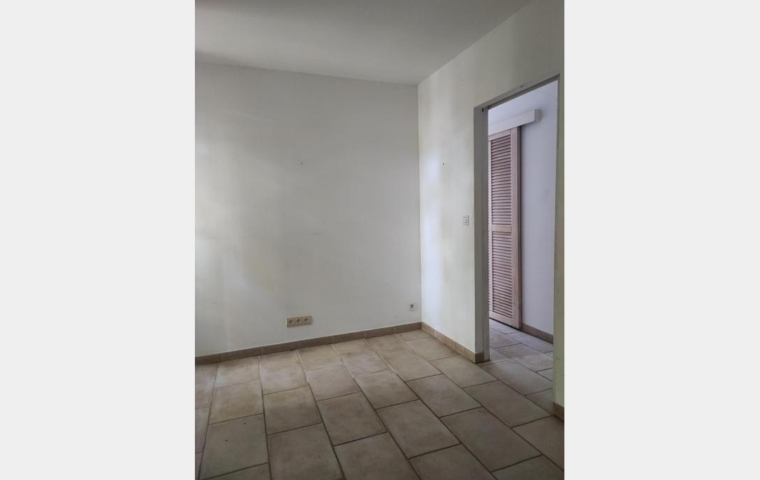 IMMOBILIER ET FINANCE : Appartement | NIMES (30000) | 55 m2 | 930 € 