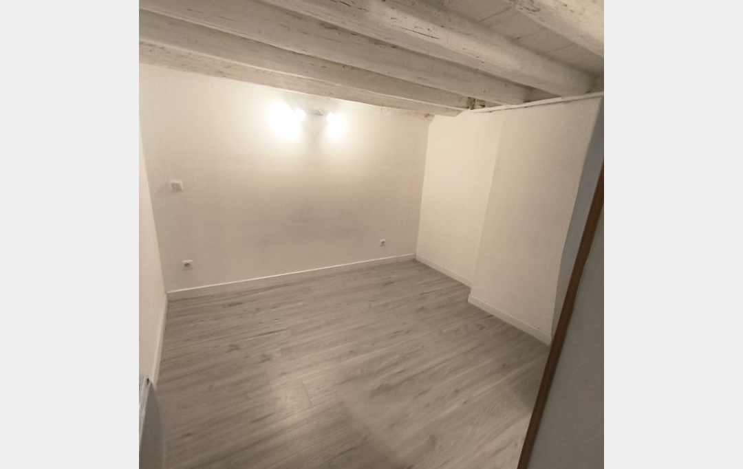 IMMOBILIER ET FINANCE : Appartement | NIMES (30000) | 27 m2 | 460 &euro; 