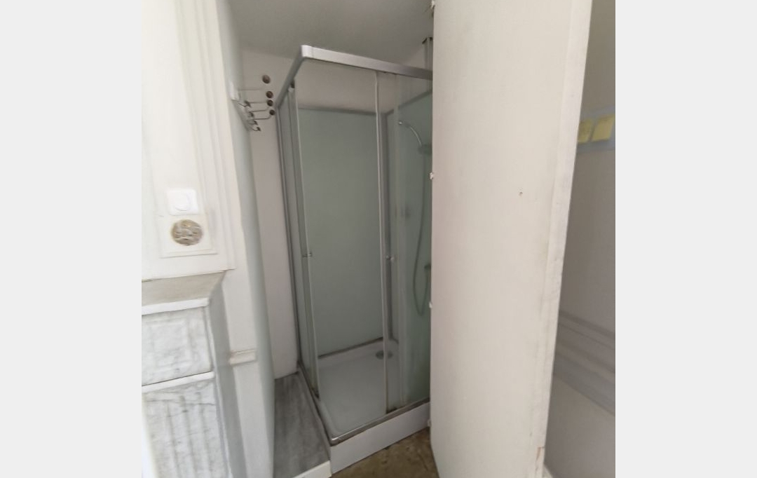 IMMOBILIER ET FINANCE : Appartement | NIMES (30000) | 27 m2 | 460 &euro; 