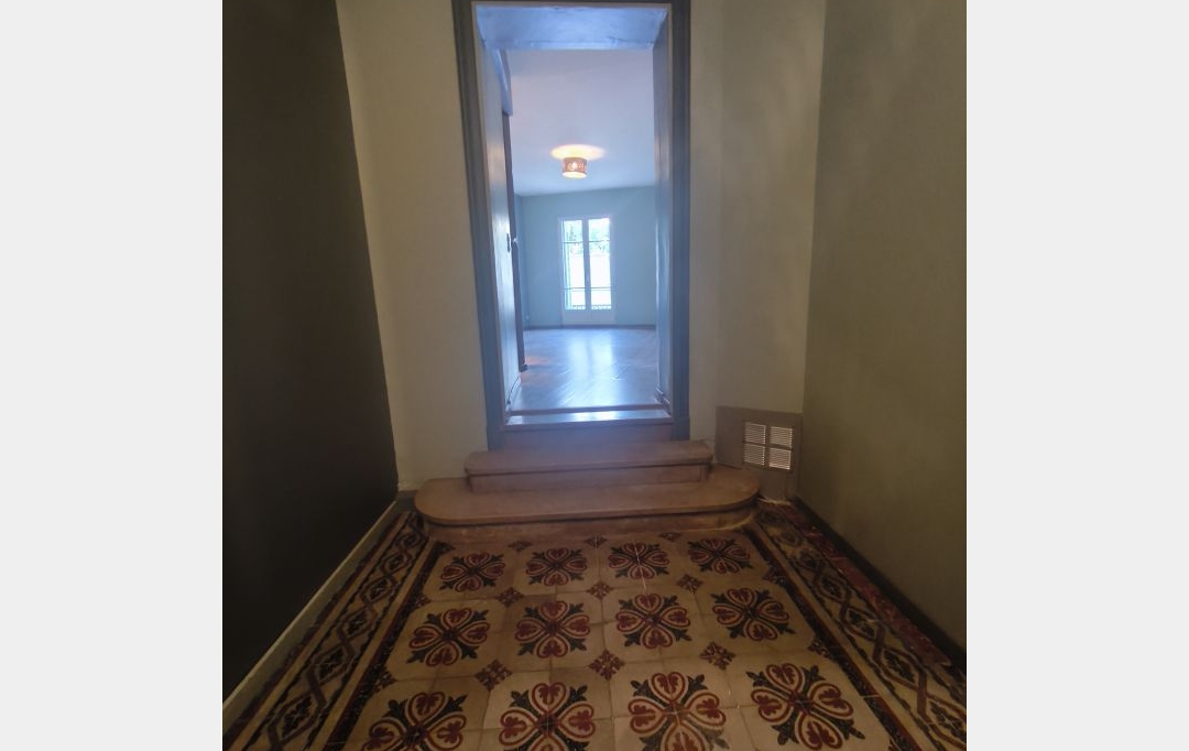 IMMOBILIER ET FINANCE : Appartement | NIMES (30000) | 53 m2 | 620 &euro; 
