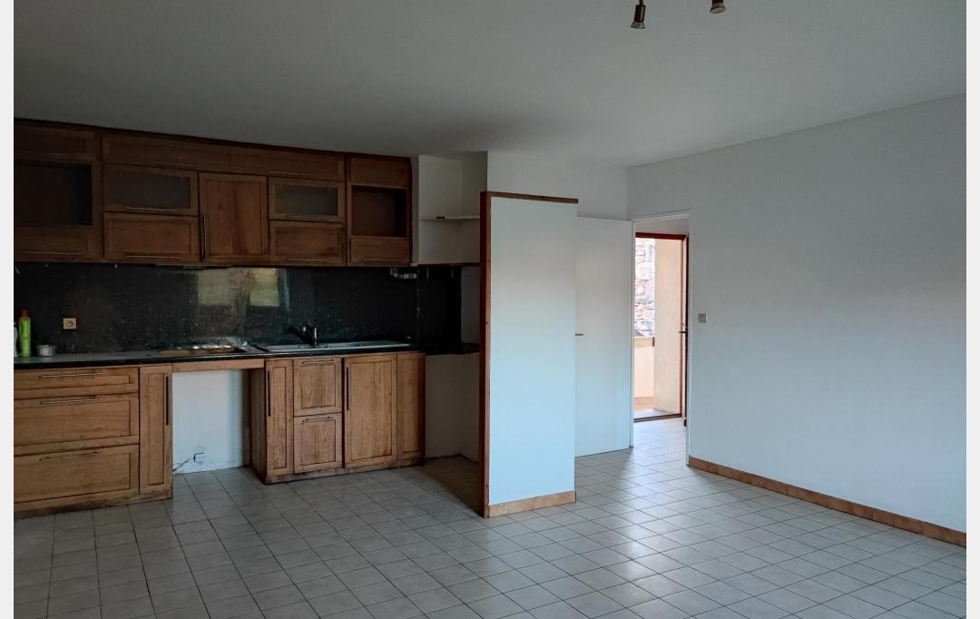 IMMOBILIER ET FINANCE : Appartement | NIMES (30000) | 53 m2 | 99 000 € 