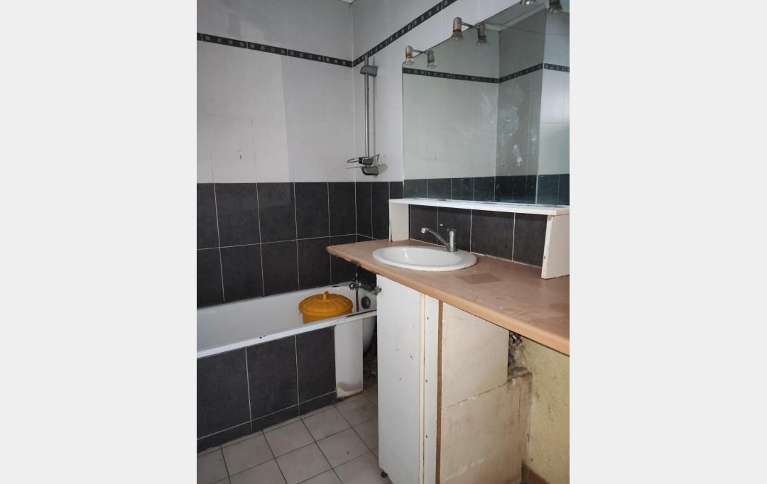 IMMOBILIER ET FINANCE : Appartement | NIMES (30000) | 53 m2 | 99 000 € 