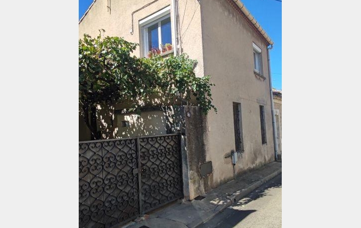 Studio NIMES 25 m2 370 € Studio NIMES 25 m2 370 €