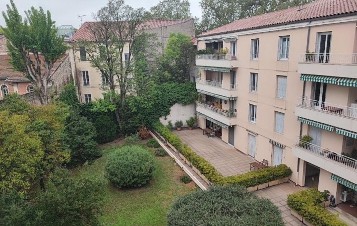 Appartement P3   NIMES  94 m2 1 250 € 