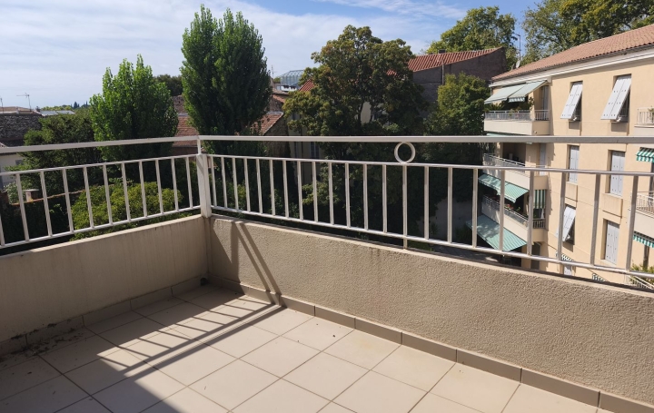Appartement P3   NIMES  94 m2 950 € 